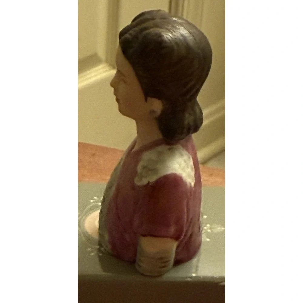 Avon 1984 American Fashion‎ Silhouettes Thimble Circa 1942 Original Box & Pouch